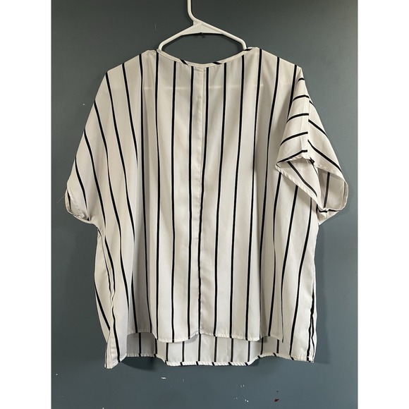 SHEIN Curve‎ 1XL White Black Stripe V-Neck Short Sleeve Blouse Top Women's - Picture 2 of 4